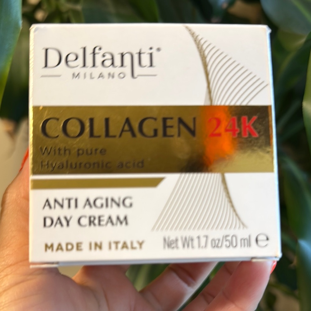 Luxurious Gold and White Anti-Aging Moisturizer